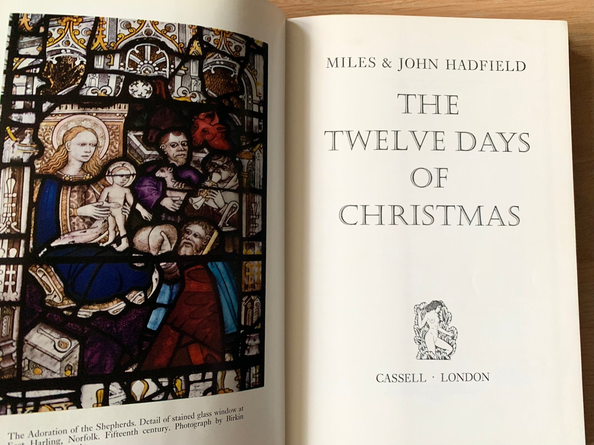 THE TWELVE DAYS OF CHRISTMAS Miles & John Hadfield 1st Ed 1961 DJ Eric Fraser - transpontinebooks