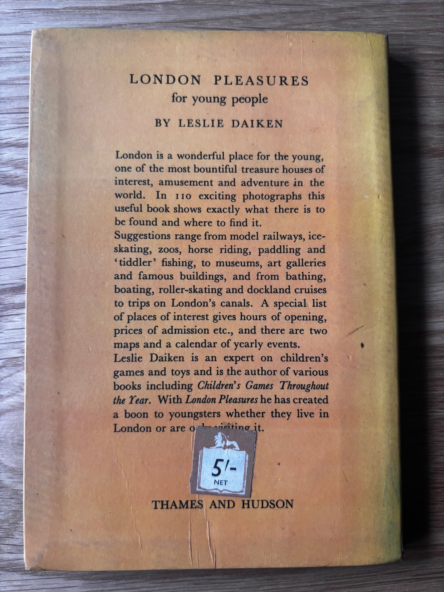 Joan Beales LONDON PLEASURES FOR YOUNG PEOPLE 1957 Leslie Daiken Thames & Hudson